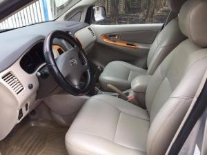Muốn bán nhanh Toyota Innova 2011 mt màu bạc phiên bản G