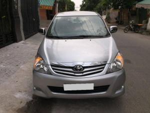 Muốn bán nhanh Toyota Innova 2011 mt màu bạc phiên bản G