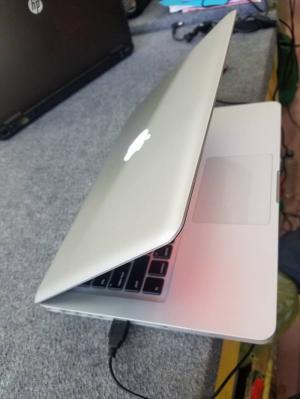 Apple Macbook Pro mid 2011 Core i5 4 GB 500 GB