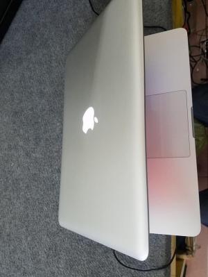 Apple Macbook Pro mid 2011 Core i5 4 GB 500 GB