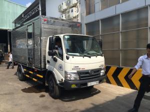 Xe tải Hino WU342 JD3 - 4.7 tấn khuyến mãi lớn trong tháng 10