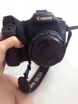 Cần bán máy ảnh Canon 50d kèm lens còn mới