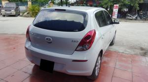 Có xe cần bán Hyundai I20 2013 tự động màu trắng thanh lịch