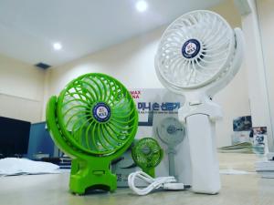 Quạt cầm tay mini Hàn Quốc