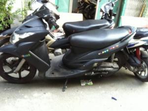 Xe mio màu đen bánh mân