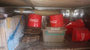Máy ép ly va một số dụng cụ nấu quán ăn