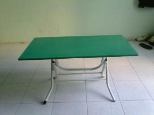 Bàn nhựa siêu rẻ dành cho các bé