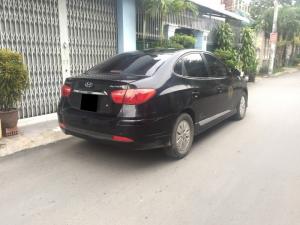 Cần bán Hyundai Avante 2013 số sàn màu đen long lanh