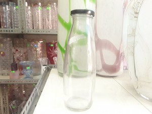 Chai thủy tinh tròn nắp đen 500ml