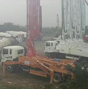 xe bơm bê tông 28m