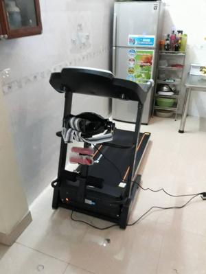 ♻️ Máy đa chức năng: Đi bộ, chạy bộ, xoay eo, massage, gập bụng, hít đất, xoay eo, tạ tập tay.
♻️ Động cơ DC (một chiều).
♻️ Công suất : 2.5HP sản xuất tại Đài Loan Siêu Bền, tiếng ồn thấp, bảo hành 6 năm tại nhà.
♻️ Màn hình LCD hiển thị: Thời gian, tốc độ, quãng đường, nhịp tim, Calo tiêu hao.
♻️ Chương trình tập luyện cài đặt sẵn: P1 - P12
♻️ Có chế độ cài đặt chạy theo yêu cầu về: Thời gian, calo tiêu hao, quãng đường.
♻️ Phạm vi tốc độ: 0.8km/h-14km/h.
♻️ Nâng dốc tự động: Không
♻️ Có kết nối MP3 nghe nhạc.
♻️ Có bánh xe di chuyển.
♻️ Có khay đựng nước, điện thoại, ipad.
♻️ Có thể gập gọn.
♻️ Có sách hướng dẫn sử dụng bằng tiếng việt và sách hướng dẫn lắp đặt.
♻️ Có sẵn bộ lắp đặt.
♻️ Có dầu máy đi kèm.
♻️ Hệ thống tra dầu tự động, hiện đại nhất hiện nay.
♻️ Điện áp: 220V.
♻️ Băng tải rộng rãi, thoải mái sải bước: 1280mm x 430mm.
♻️ Độ dày bằng tải: 1.8mm, cấu tạo bởi 5 lớp, siêu êm, siêu bền.
♻️ Kích thước đặt máy: 1680* 710* x 1330mm..
♻️ Kích thước thùng: 1640*740*325mm.
♻️ Trọng lượng người tập tối đa: 150 kgs.
♻️ Trọng lượng máy /Trọng lượng thùng: 68kgs/78kgs
♻️ Bảo hành 6 năm moto, thân máy 1 năm.
♻️ Thương Hiệu: Tech Fitness