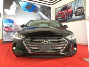 Cần bán xe Hyundai Elantra 2017, số sàn, khuyến mãi khủng