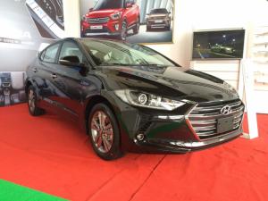 Cần bán xe Hyundai Elantra 2017, số sàn, khuyến mãi khủng