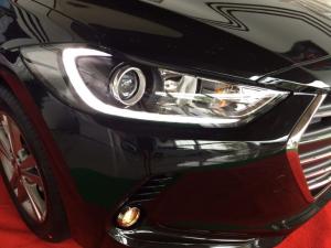 Cần bán xe Hyundai Elantra 2017, số sàn, khuyến mãi khủng