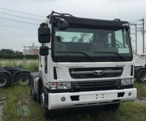 ==> Với thiết kế mạnh mẽ, chắc chắn, sử dụng máy cơ 340 mã lực, tải trọng kéo theo theo thiết kế lên đến 66 tấn, đầu kéo Daewoo Novus - 2 cầu đáp ứng tối đa nhu cầu vận chuyển hàng hóa với số lượng lớn trên quảng đường dài