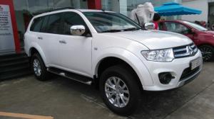 Xe Pajero Sport Máy Dầu Màu Trắng
