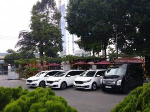 Cho Thuê Sedona Và Limousine