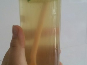 Mật ong ăn hoa rừng.