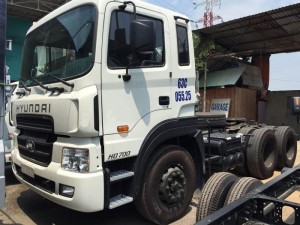 Đầu kéo Hyundai HD700 (340Ps)