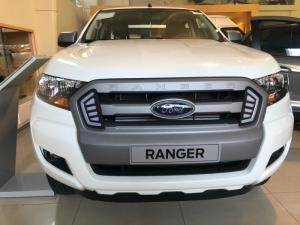 Ford Ranger XLS AT Trả trước 150 triệu giao xe ngay!