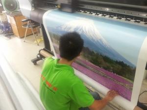 Dịch vụ in canvas chất lượng cao tại In Kỹ Thuật Số thực hiện trên máy in mực dầu, mực UV Nhật Bản, đầu phun hiện đại, cho chất lượng màu sắc, độ trung thực hình ảnh cao