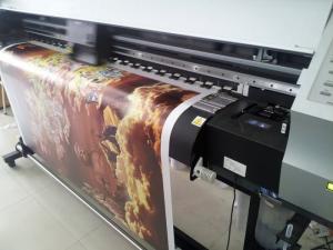 In vải canvas mực dầu bóng: ngoài lớp mực dầu như trên ra thì còn thêm lớp dầu bóng, bức tranh trở nên bóng bẩy, thu hút hơn, đồng thời lớp dầu giúp mực lâu bay màu, giữ được độ sắc nét trong thời gian dài