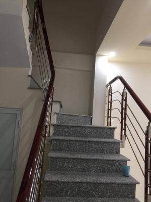 Bán Gấp nhà 2 tầng 1 tum ngõ phố Cô Đoài đường ô tô