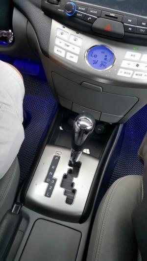 Bán Hyundai Avante 1.6AT màu bạc số tự động biển Sài Gòn đi 28000km