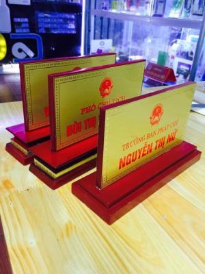 Biển chức danh công an bằng mica giá rẻ
