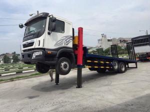xe tải Daewoo chở máy công trình