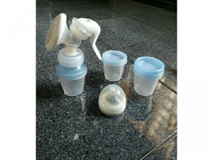 Máy hút sữa bằng tay Avent 3 cốc Via