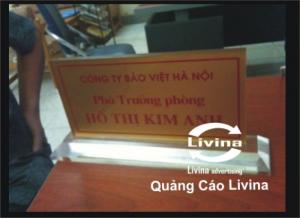 Kệ chức danh mica trong tại quận 4