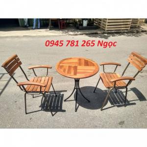 Bộ bàn ghế sân vườn fanxipan có tay vịn
