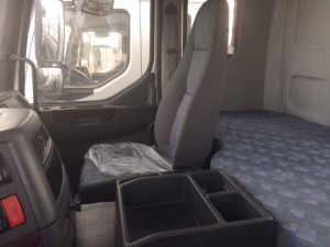 Xe thùng 4 chân Chenglong, nhập khẩu, đời 2017 hỗ trợ trả góp đến 80%