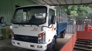 Công ty chúng tôi cũng xin gửi lời cảm ơn chân thành nhất tới những khách hàng đã, đang và sẽ cho phép chúng tôi được trở thành người bạn đồng hành cũng như đã dành sự tín nhiệm và ủng hộ tới sản phẩm, dịch vụ mà côngty chúng tôi cung cấp. Hiện nay Công ty chúng tôi là nhà phân phối các loại xe: VEAM-HYUNDAI
THÔNG SỐ KĨ THUẬT XE TẢI VEAM VT250 2,5 TẤN
Trọng lượng bản thân : 3110 kG
Phân bố : - Cầu trước : 1470 kG
- Cầu sau : 1640 kG
Tải trọng cho phép chở : 2490 kG
Số người cho phép chở : 3 người
Trọng lượng toàn bộ : 5795 kG
Kích thước xe : Dài x Rộng x Cao : 6810 x 2090 x 2980 mm
Kích thước lòng thùng hàng (hoặc kích thước bao xi téc) : 4840 x 1920 x 1930/--- mm
Khoảng cách trục : 3735 mm
Vết bánh xe trước / sau : 1660/1495 mm
Số trục : 2
Công thức bánh xe : 4 x 2
Loại nhiên liệu : Diesel
Động cơ :
Nhãn hiệu động cơ: D4BH
Loại động cơ: 4 kỳ, 4 xi lanh thẳng hàng, tăng áp
Thể tích : 2476 cm3
Công suất lớn nhất /tốc độ quay : 75,8 kW/ 3400 v/ph
Lốp xe :
Số lượng lốp trên trục I/II/III/IV: 02/04/---/---
Lốp trước / sau: 7.00 - 16 (7.50 - 16) /7.00 - 16 (7.50 - 16)