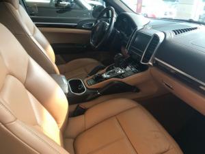 Bán Porsche Cayenne 3.6 màu trắng sản xuất 2011 xe mới chạy 3.7 vạn.đẹp không lỗi lầm