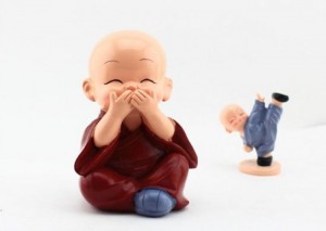 Tượng bịt miệng là Iwazaru - nghĩa là