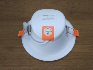 Mặt sau đèn led âm trần chiếu sâu 12w Duhal