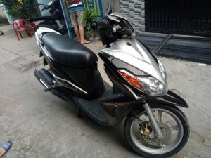 Yamaha Luvias màu nâu 2k12 mới 95% nguyên zin xe đẹp máy êm chạy mạnh vọt lợi xăng lên ga