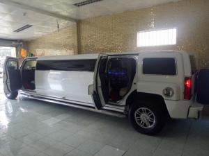 Siêu xe Limosine 3 khoang Hummer H3 tự động nhập Mỹ màu trắng