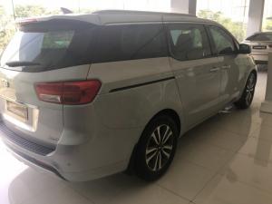 Xe KiA SEDONA 2.2 DATH 2018 màu bạc