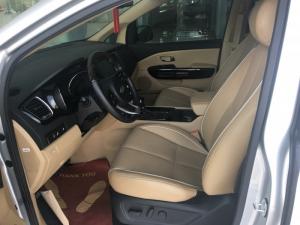 Xe KiA SEDONA 2.2 DATH 2018 màu bạc