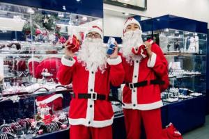 Nhận phát quà noel tại Nha Trang