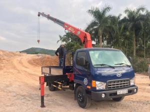 Xe hyundai 7 tấn gắn cẩu unic 3 tấn chở máy xúc đào