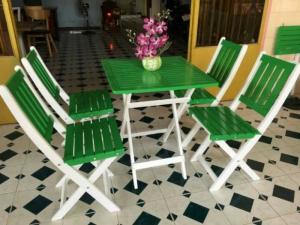 bàn ghế gỗ thông dụng giá rẻ nhất hgh07