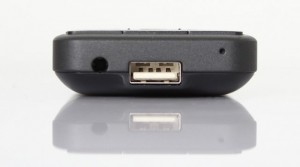 Cạnh dưới có cổng USB cho kết nối với thiết bị khác