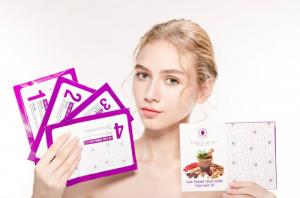 Hướng dẫn sử dụng Thải hắc tố 3 trong 1:
B1: Pha gói thảo dược số 1 (dạng bột mịn màu xám đục) với 100ml sữa tươi không đường, trộn đều hỗn hợp thoa lên da, massage nhẹ nhàng trong 10 phút rồi tắm lại với nước. Lúc này độc tố được đào thải bạn dễ dàng cảm nhận làn da sáng mịn, tươi mới. Lưu ý: Bước này bạn dùng cho cả da mặt & body.
B2: Trộn đều gói số 2 (dạng lotion, màu trắng trong) và số 3 (dạng bột mịn màu trắng) tạo thành hỗn hợp đồng nhất, sau đó thoa lên toàn thân để từ 7-10 phút rồi tắm lại bằng nước sạch. Lưu ý: Bước này không dùng cho da mặt.
B3: Sau khi tắm sạch và lau khô người bạn thoa đều tinh chất dưỡng trắng trong gói số 4 (dạng lotion màu trắng kem) lên da và cảm nhận sự hồi sinh của làn da.