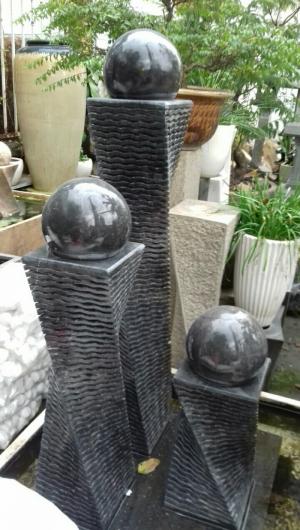 Trụ đá bi xoay sang trọng bắt mắt