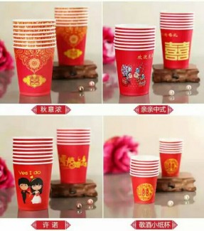 Ly giấy ngày cưới