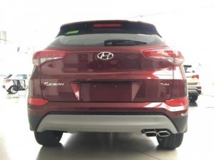 Hyundai Santafe 2.2 AT bản tiêu chuẩn máy xăng. Hỗ trợ vat 90% giá trị xe.